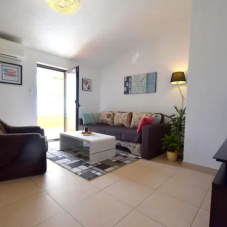 Zrinka 2 By Interhome Apartamento