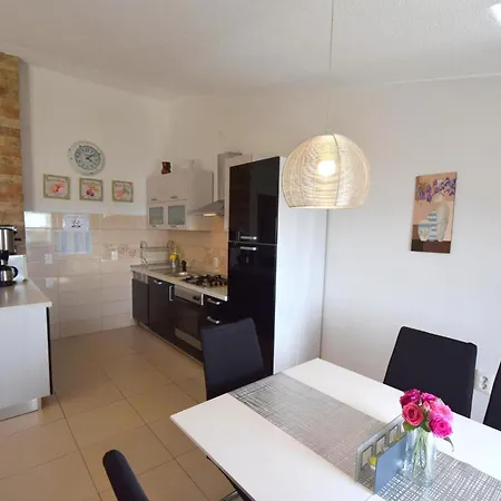 Zrinka 2 By Interhome Omišalj