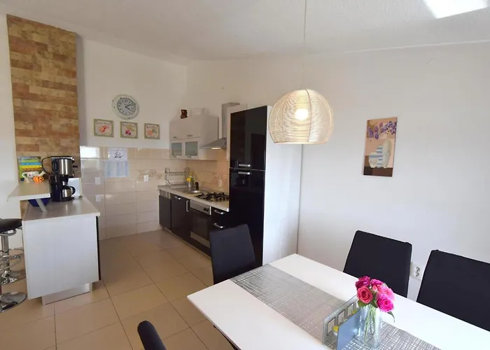 Zrinka 2 By Interhome Omišalj